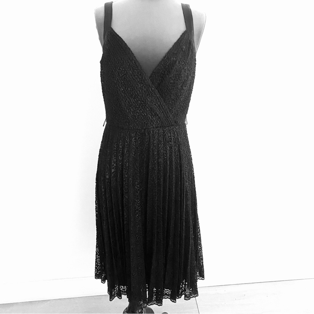 NWT VINTAGE BETSEY JOHNSON SLEEVELESS BLACK LACE PLEATED V NECK DRESS SIZE 10